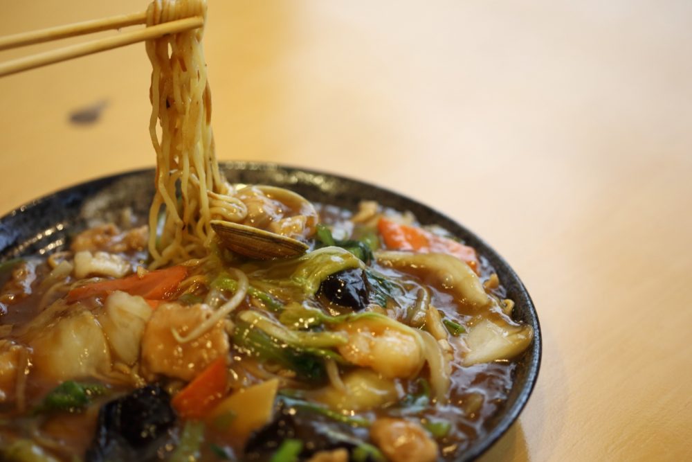 「あんかけやきそば」具材も餡もたっぷりで大満足