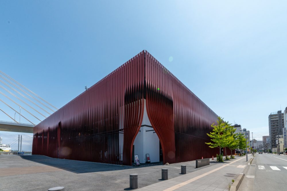 JR青森駅東口降りてすぐ