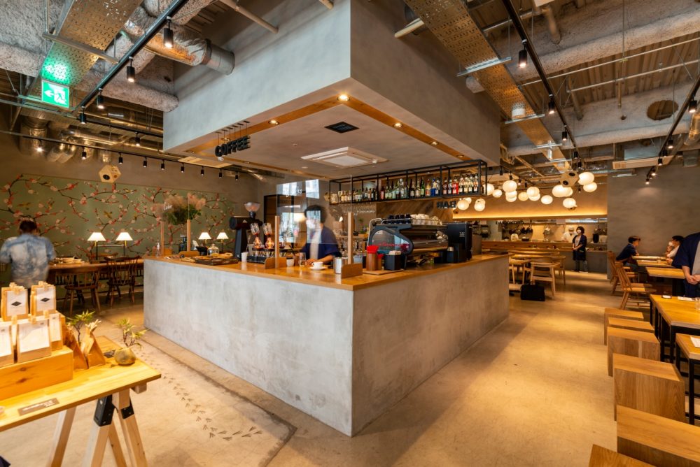 ウグイスの足跡が。遊び心。