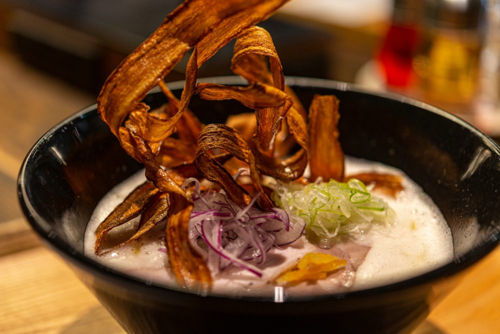 「鶏そば」雑味の少ない鶏本来のうまみを感じられる鶏白湯スープ