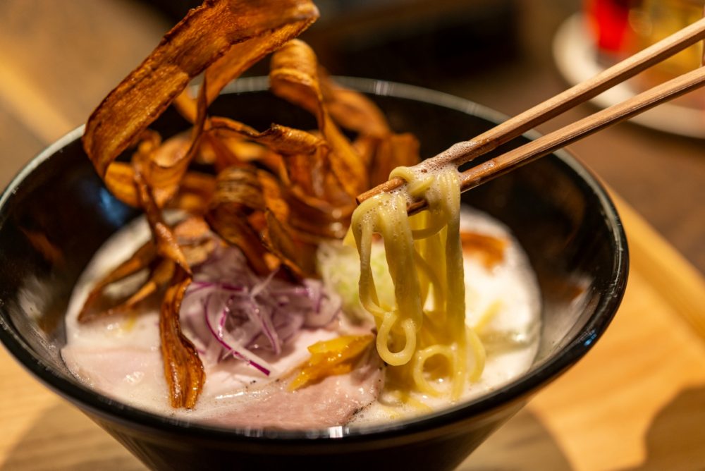 ストレートの中太麺