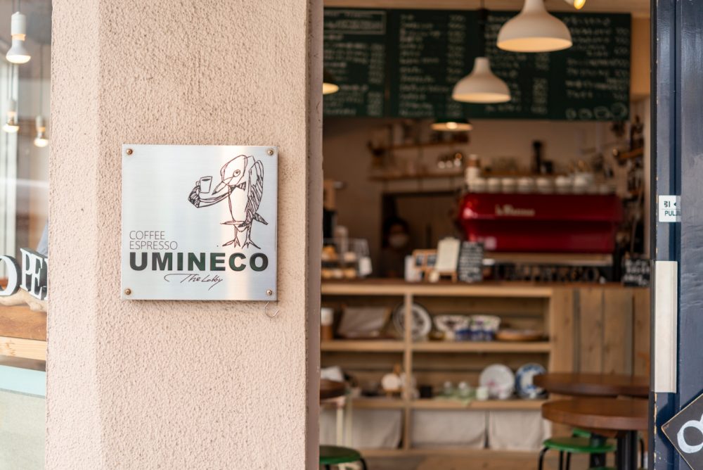 おしゃれなウミネコの絵の看板