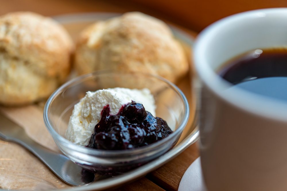 「スコーン」(プレーン)ふわふわで生クリームともジャムとも相性抜群