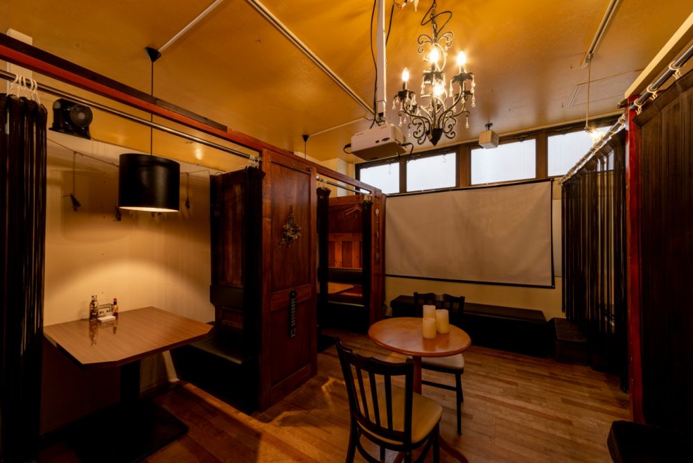 お店の中は落ち着いた雰囲気の半個室
