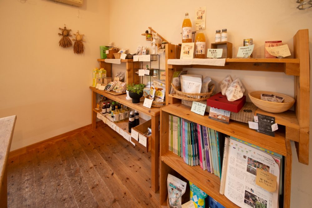 食材やアクセサリー、雑貨など一部販売