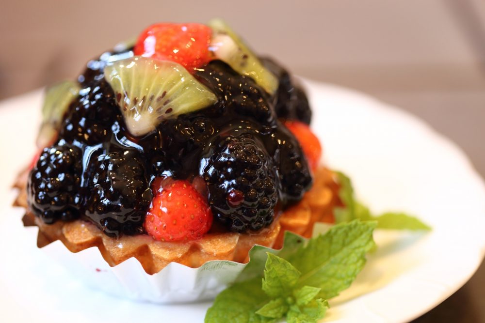 「季節のタルト」取材時は自家栽培のブラックベリー