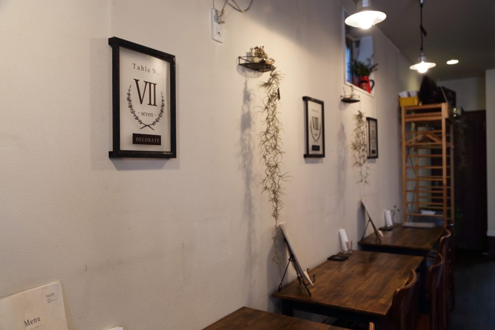 オシャレなインテリアが並ぶ店内