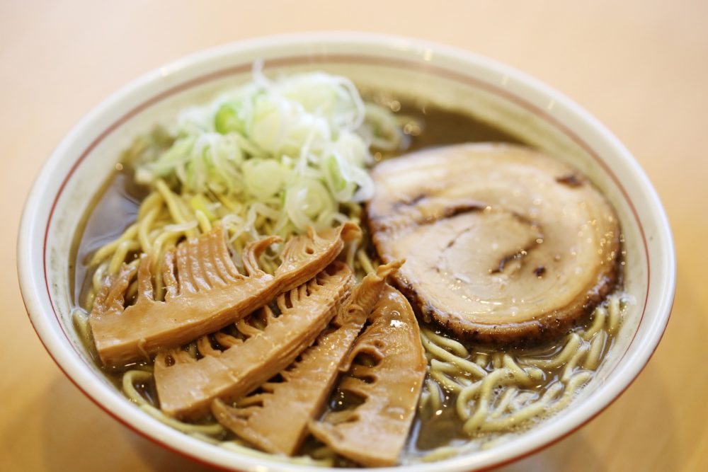 「ABO煮干しラーメン」 鶏のうまみと煮干しの風味を感じさせる新感覚のスープ