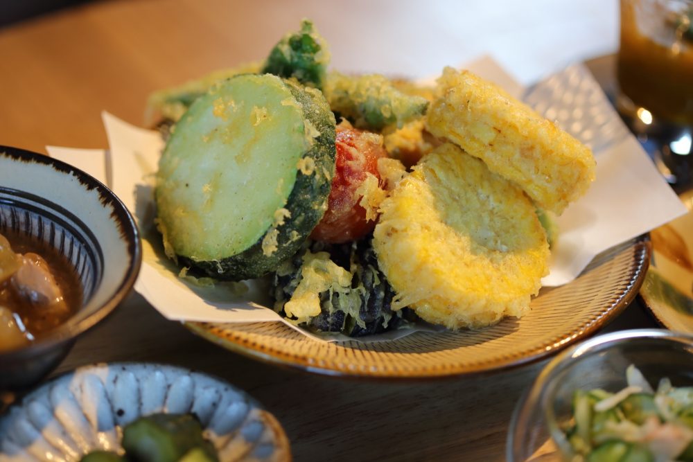 取材時は嶽きみの天ぷらがメインでした