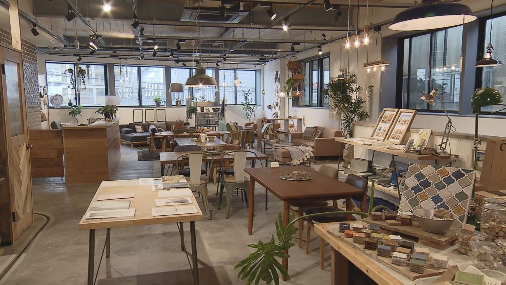 おしゃれな家具が並ぶ「NICO STOCK Furniture」