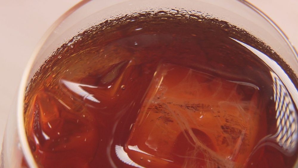 ワイングラスで香りを楽しんで