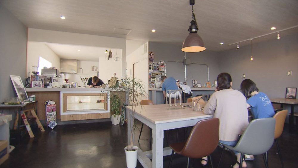 明るい雰囲気の店内