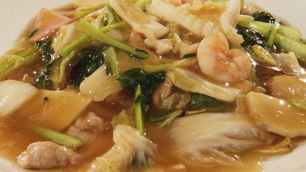 たっぷりの具に餡を絡めて