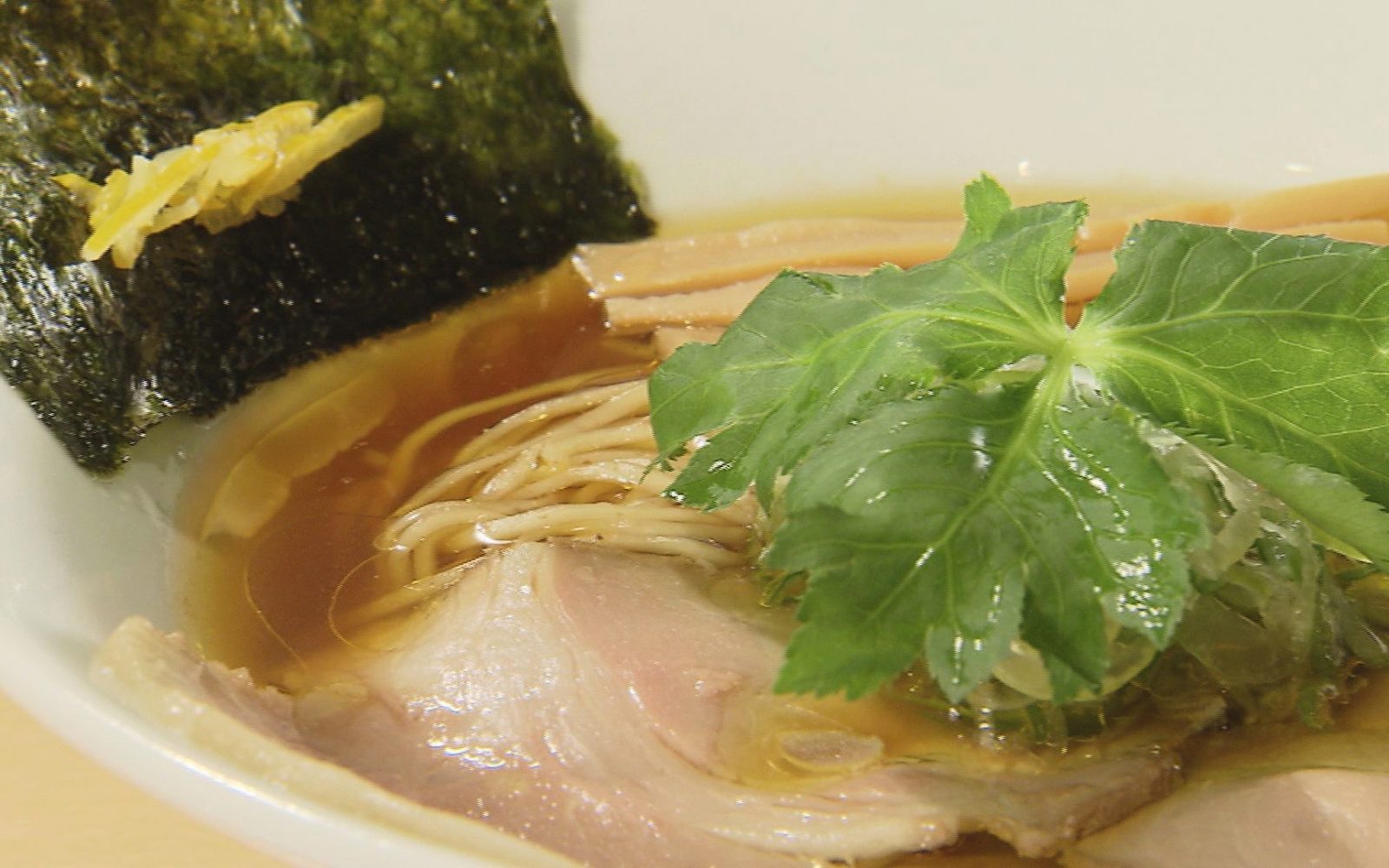 透き通る精湯スープ!鶏のうまみたっぷりのラーメン