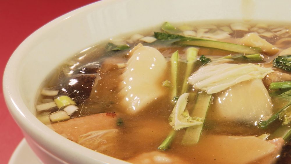 やさしい鶏のうまみを感じるスープ