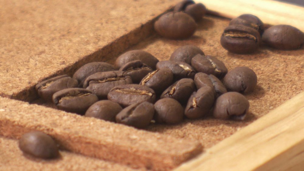 畑の中にぽつんと佇む自家焙煎コーヒー豆販売店｜はぴぽ｜青森のいいとこを探して、でかけよう！