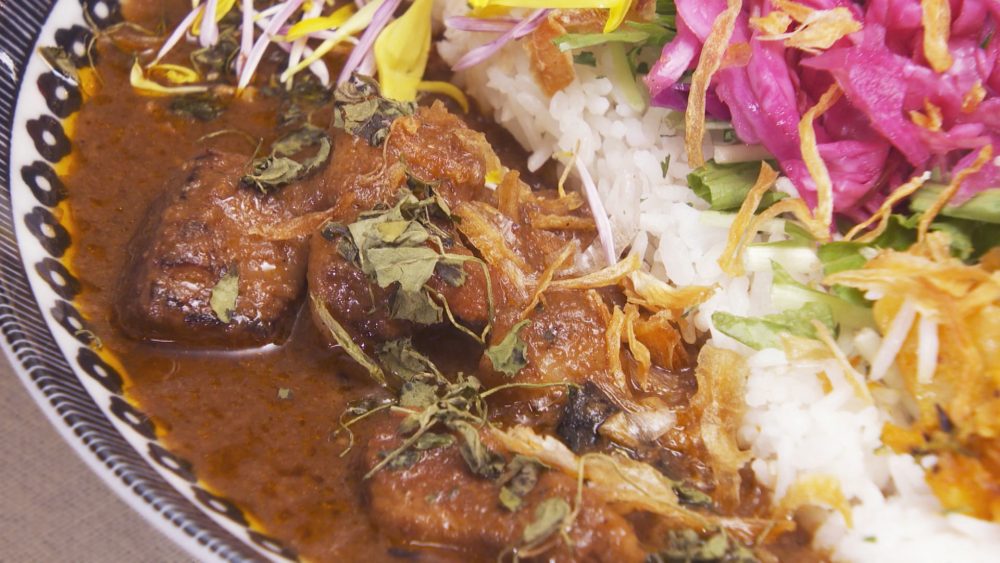 絡み合うスパイスの香りがたまらない！！あいがけカリー