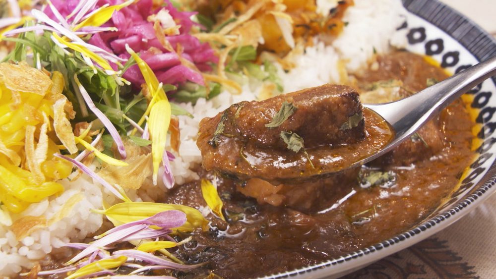 もう片方には「ポークカレー」を