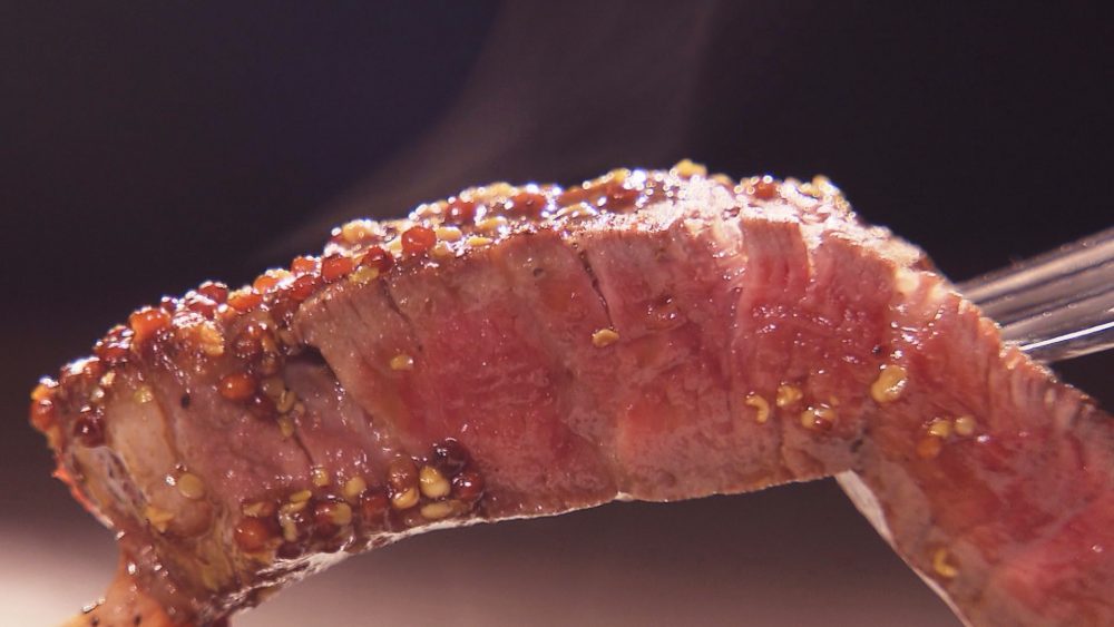 粒マスタードのソースで