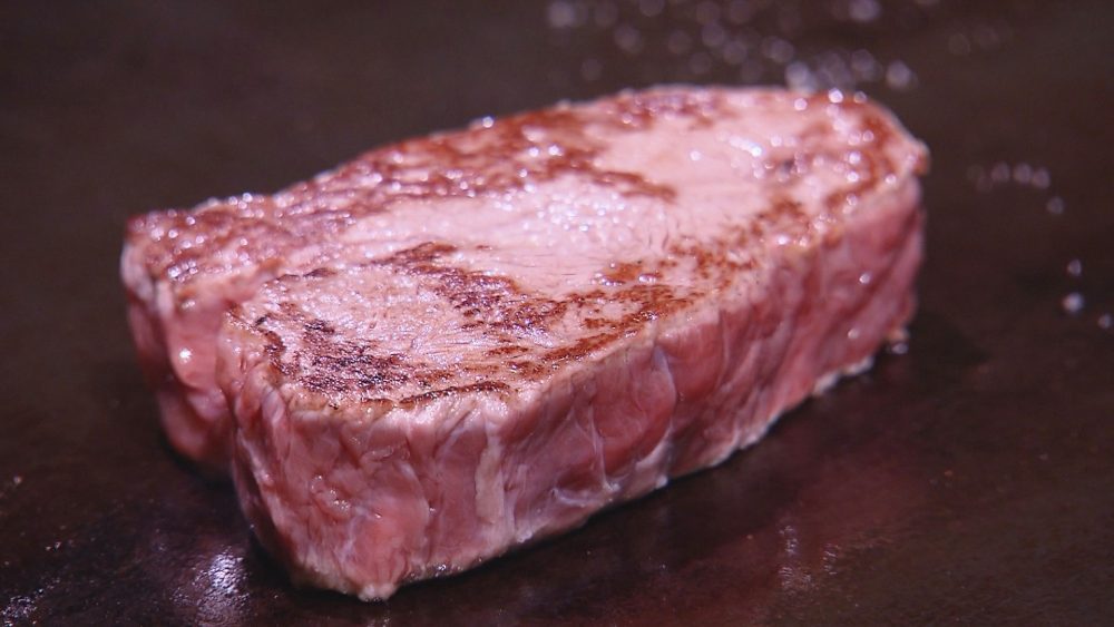 厚みに目が惹かれる