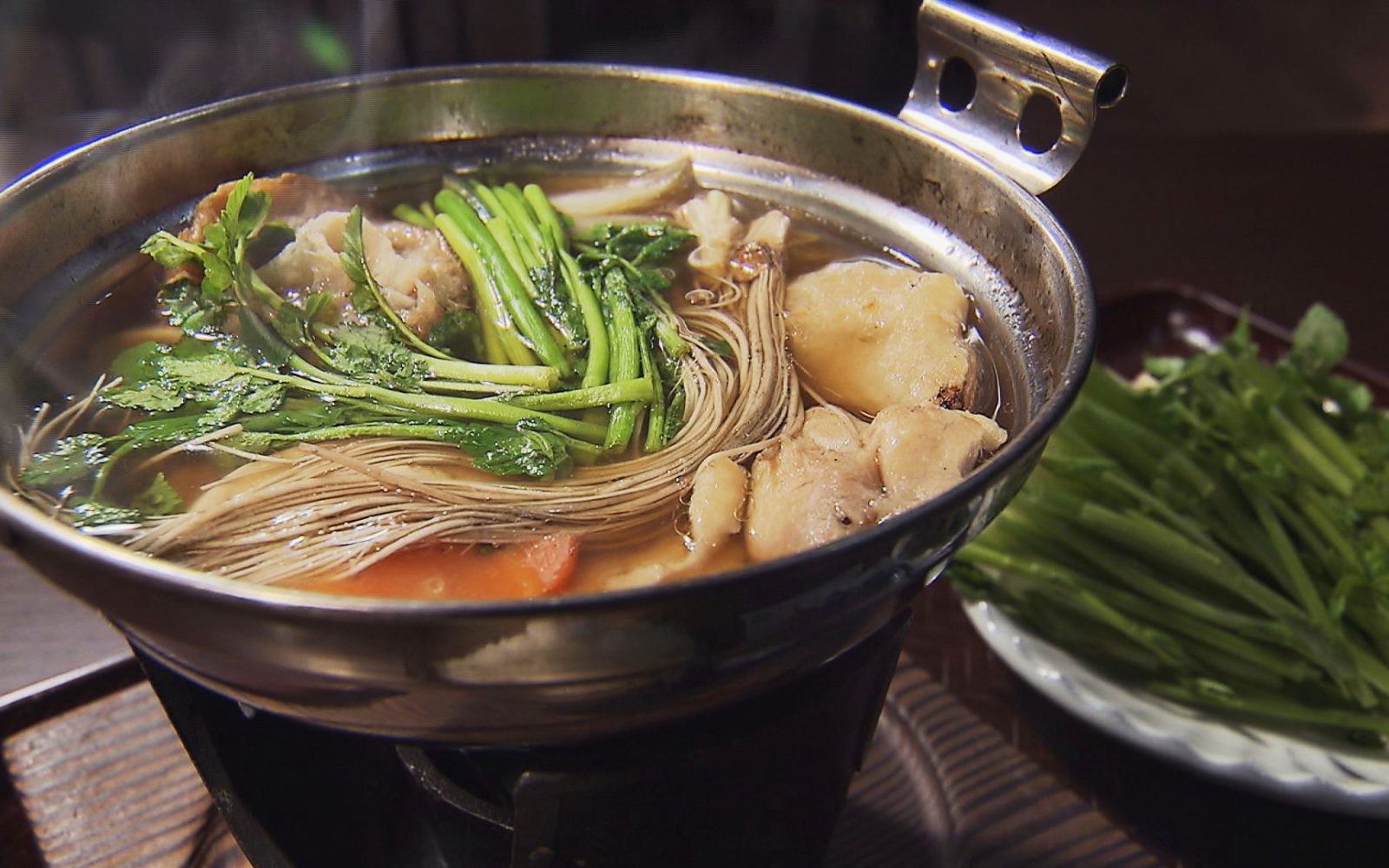 冬季限定!雄大な岩木山を眺めながら「一町田のせり鍋定食」
