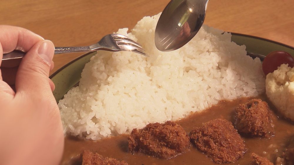 ごはんの中から…