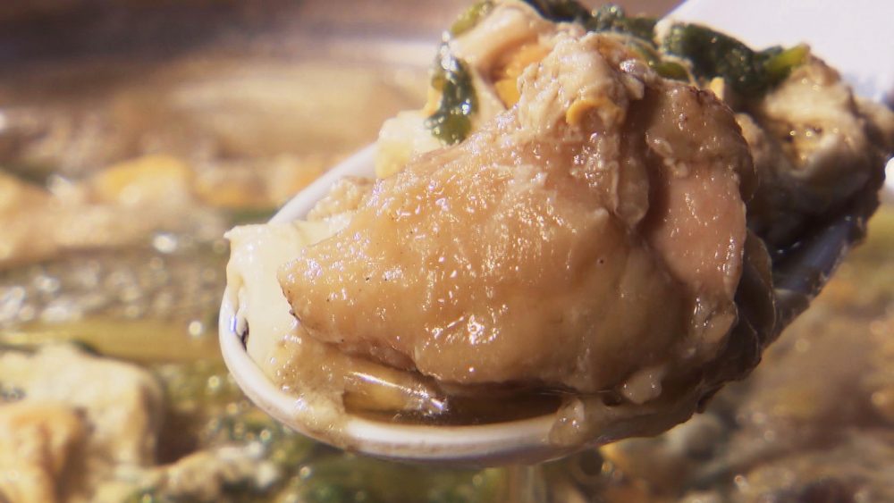 炭火焼で香ばしい鶏肉