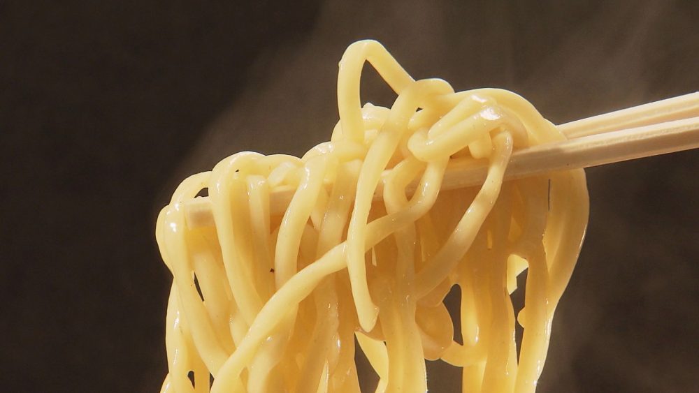 うどん粉を混ぜた太麺