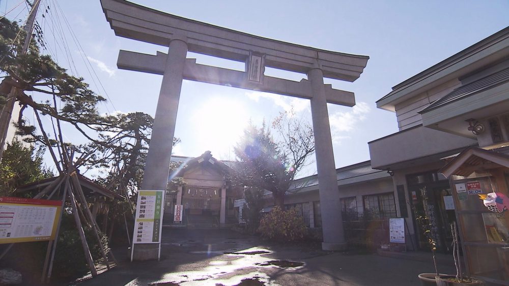 大鳥居・社号額