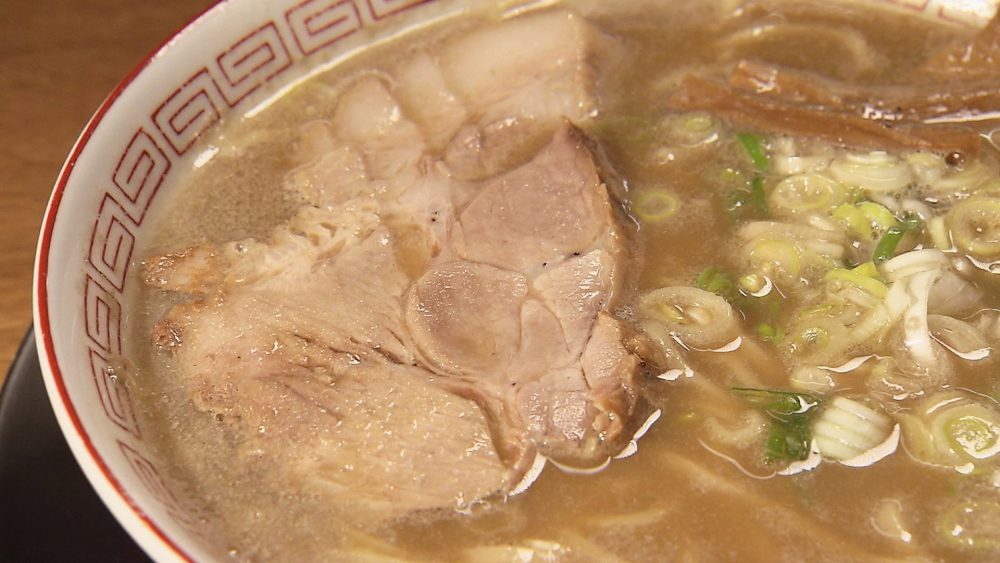 具材はチャーシューにネギ、メンマ