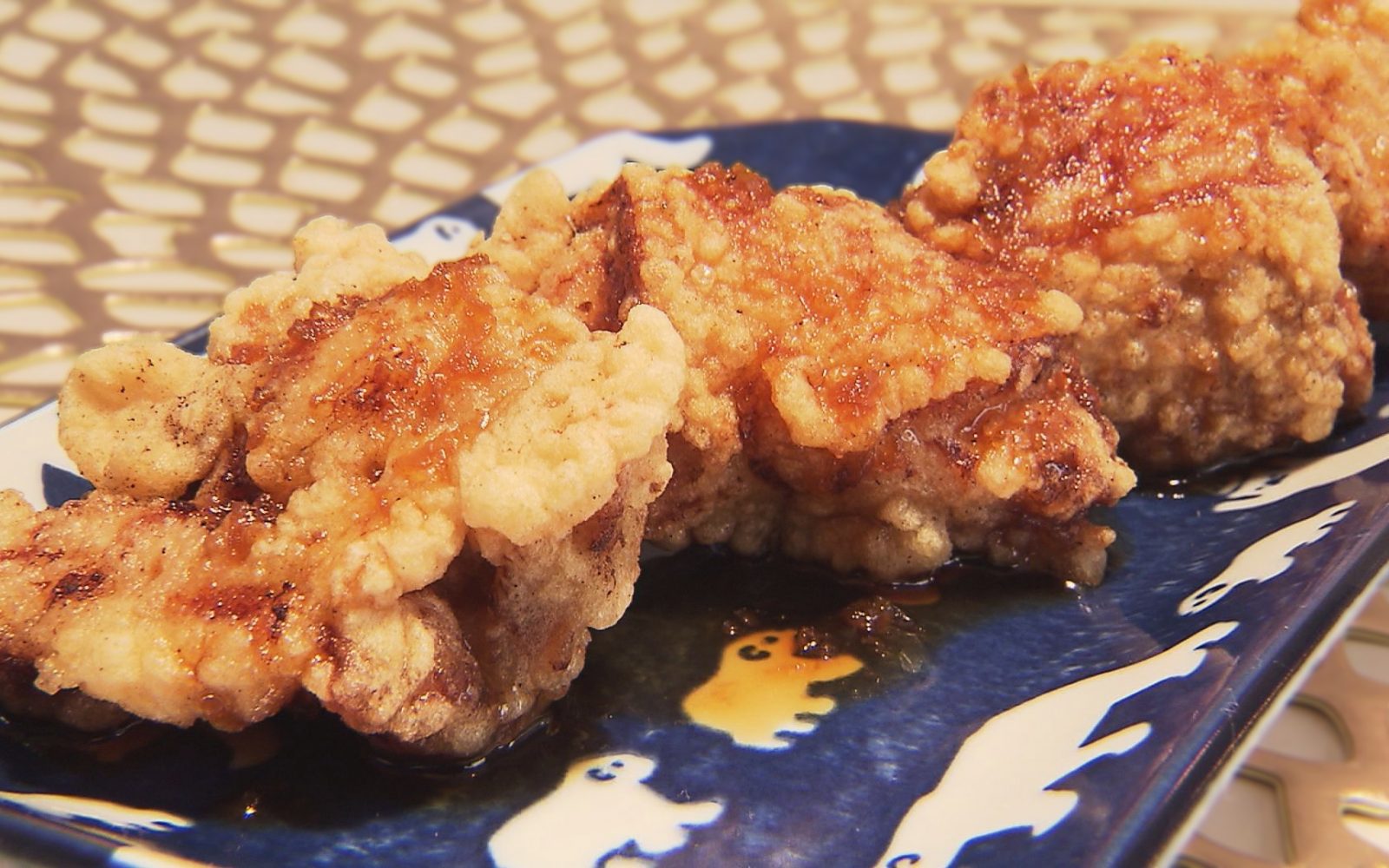 特製ダレが味の決め手!唐揚げ&焼き鳥が人気の高校生に愛されるお店