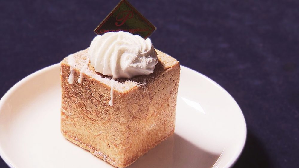 四角いシュークリーム？！クリームたっぷり「カクカクシュー」