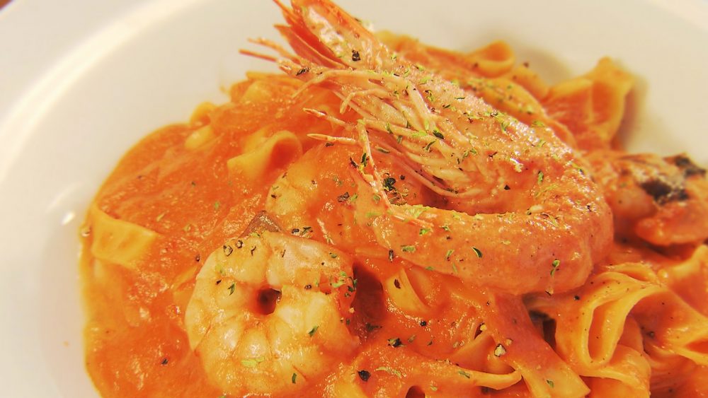 インパクトも◎！お店一番人気、海老の旨味たっぷりのパスタ