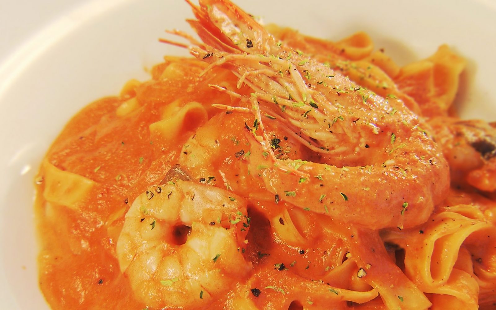 インパクトも◎！お店一番人気、海老の旨味たっぷりのパスタ