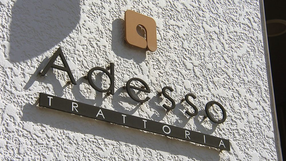 イタリア語で”今”を意味