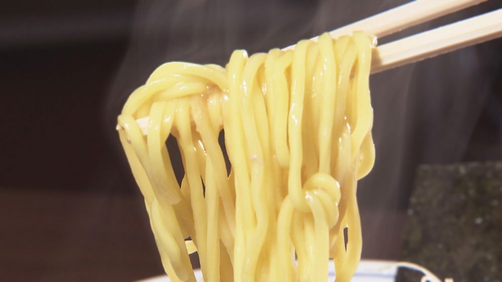 四角い断面の中太ストレート