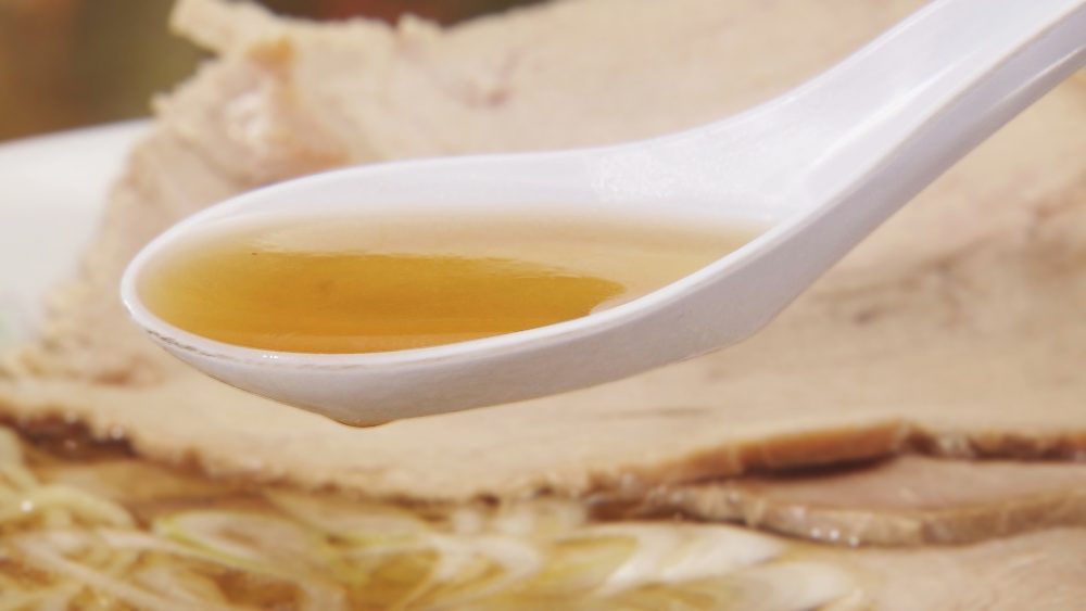 鶏・豚ガラにネギのスープ