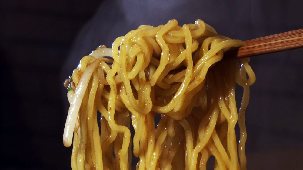 麺は、細ちぢれ麺