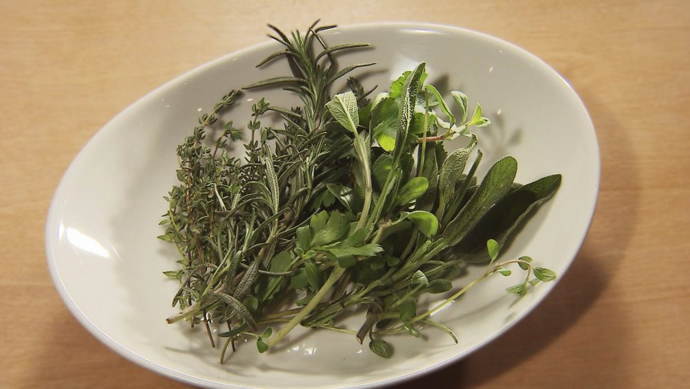 ハーブが肉の香りを引き立てて