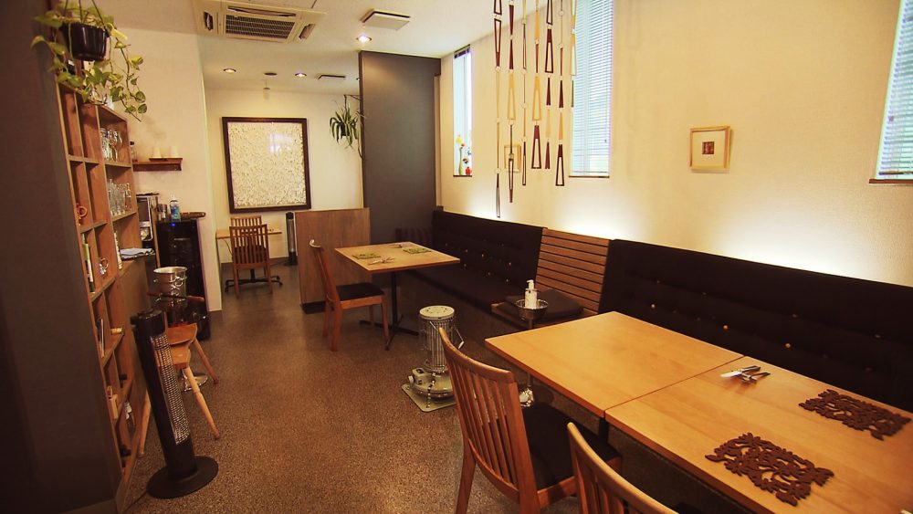 明るくおしゃれな店内