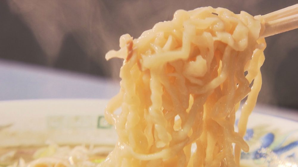 自家製の手打ち麺