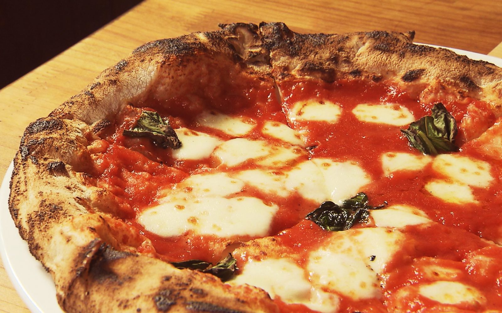 絶品なのにリーズナブルが嬉しい♪窯焼き本格ナポリピザ