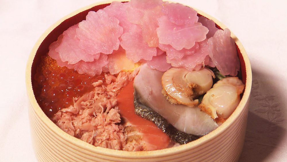 中には海鮮が盛りだくさん