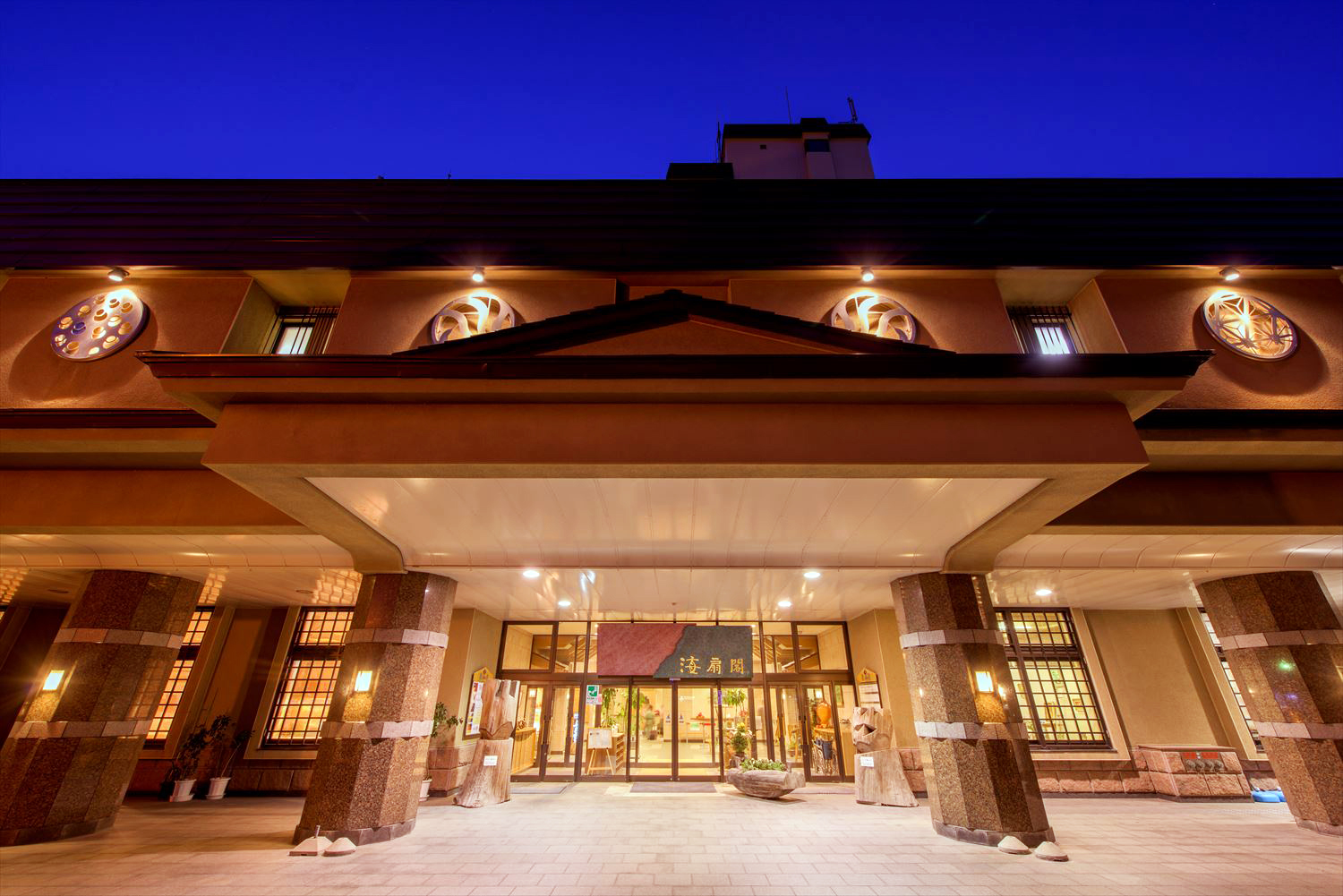 絶品ビュッフェが嬉しい♪むつ湾の眺めと浅虫が満喫できるお宿