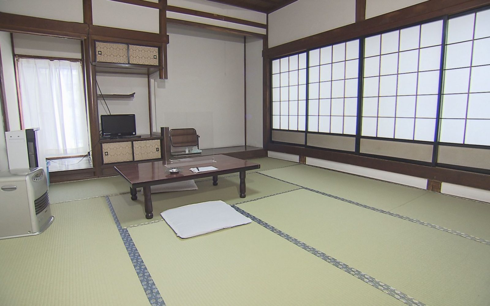 朱色の階段が印象的、明治時代の雰囲気漂うレトロな旅館