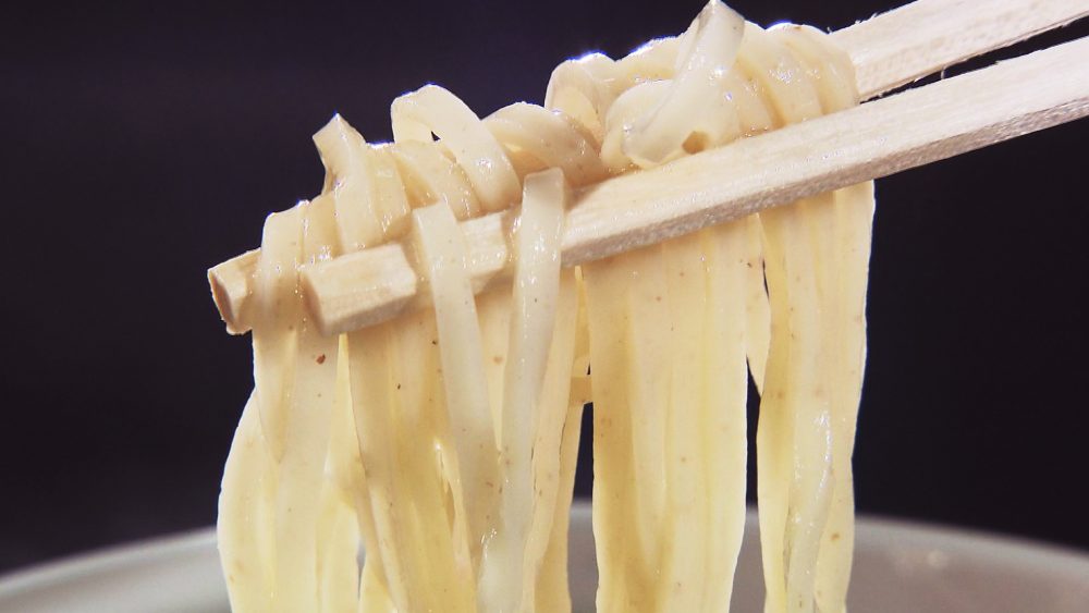 自家製の細ストレート麺