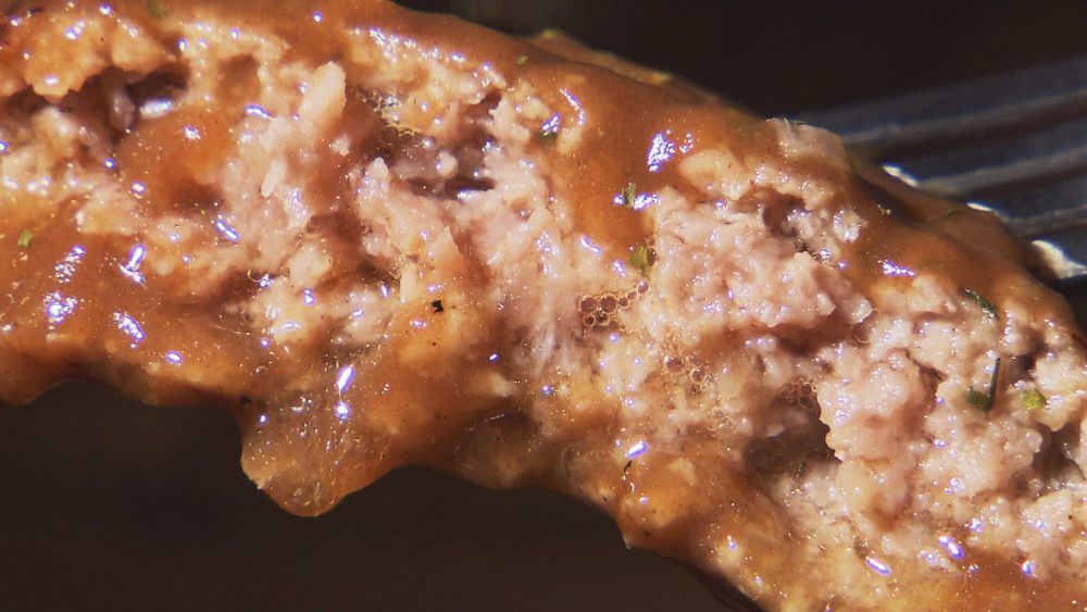 自家製デミグラスソースで