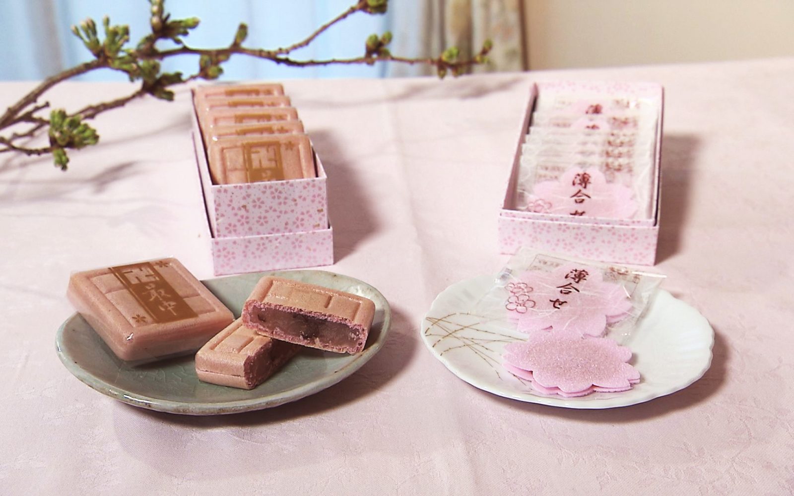 さくらを味わえる上品な和菓子「卍最中・桜」＆「桜薄合せ」