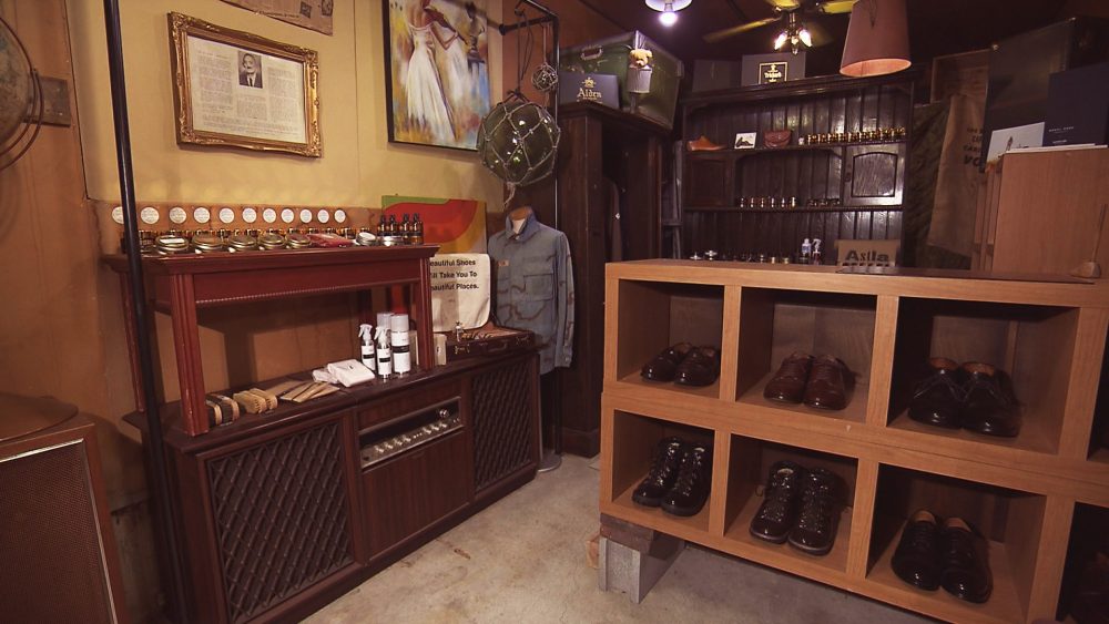 靴磨きの専門店です