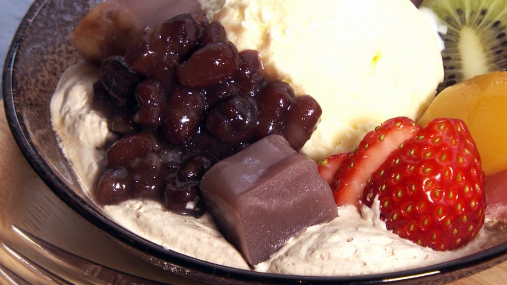 餡子やフルーツと一緒に